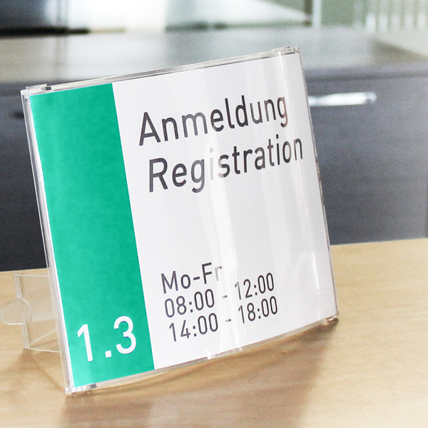 Kunststoffschilder zum Aufhängen und Aufstellen mit individuellem Einleger von werbeland aus Wildeshausen