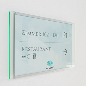 Acrylschild - großes Informationsschild mit individuellem Einleger zur Wandmontage von werbeland aus Wildeshausen